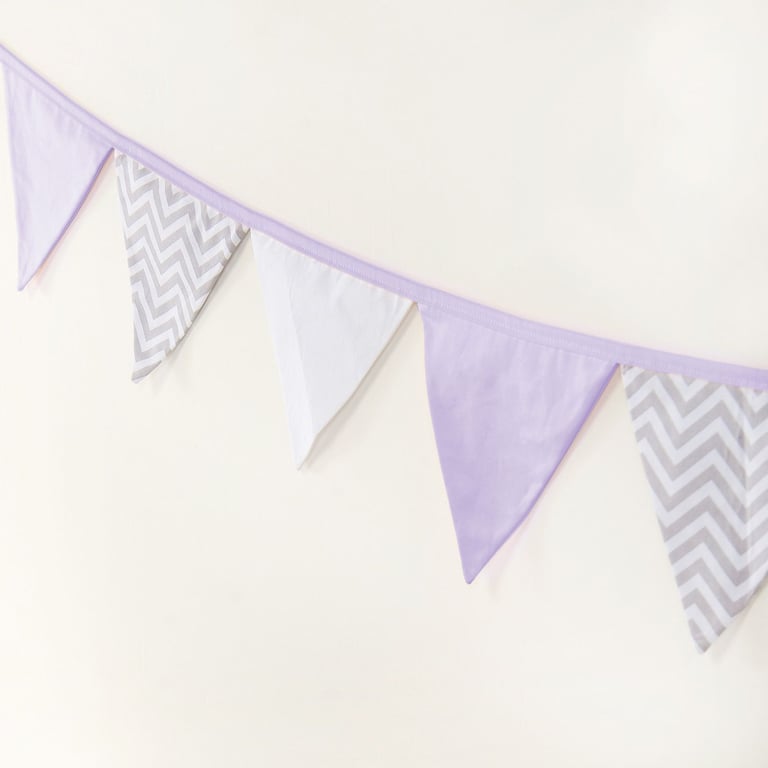 Varal de Berço Bandeirinhas Chevron Lilás 1,60m — vista alternativa