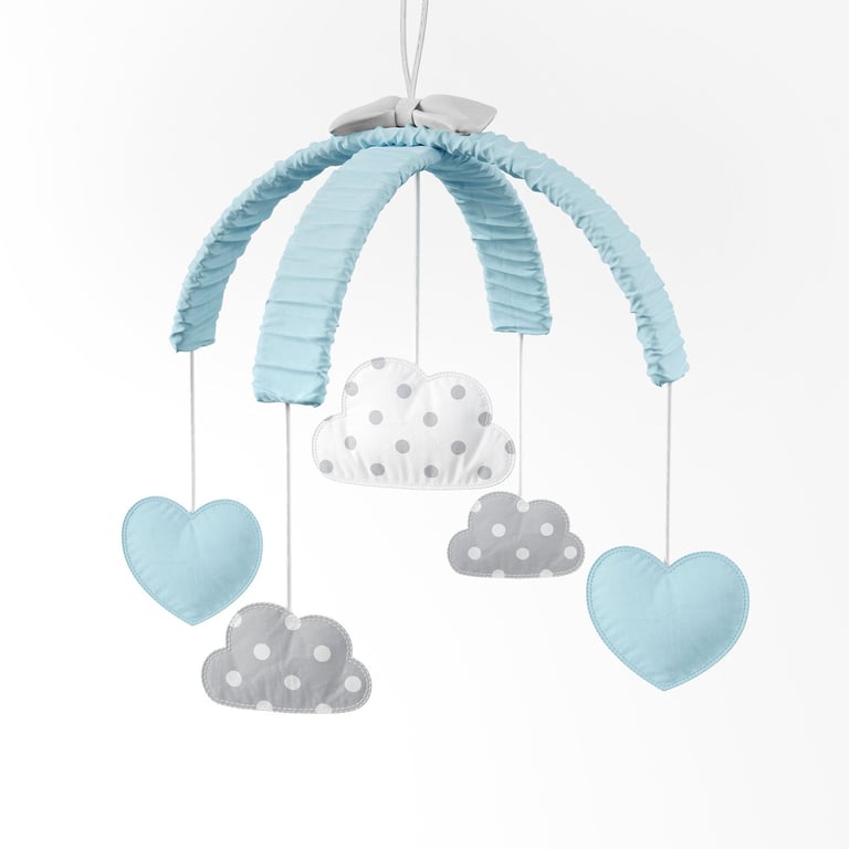 Móbile Coração e Nuvem Poá Azul Bebê