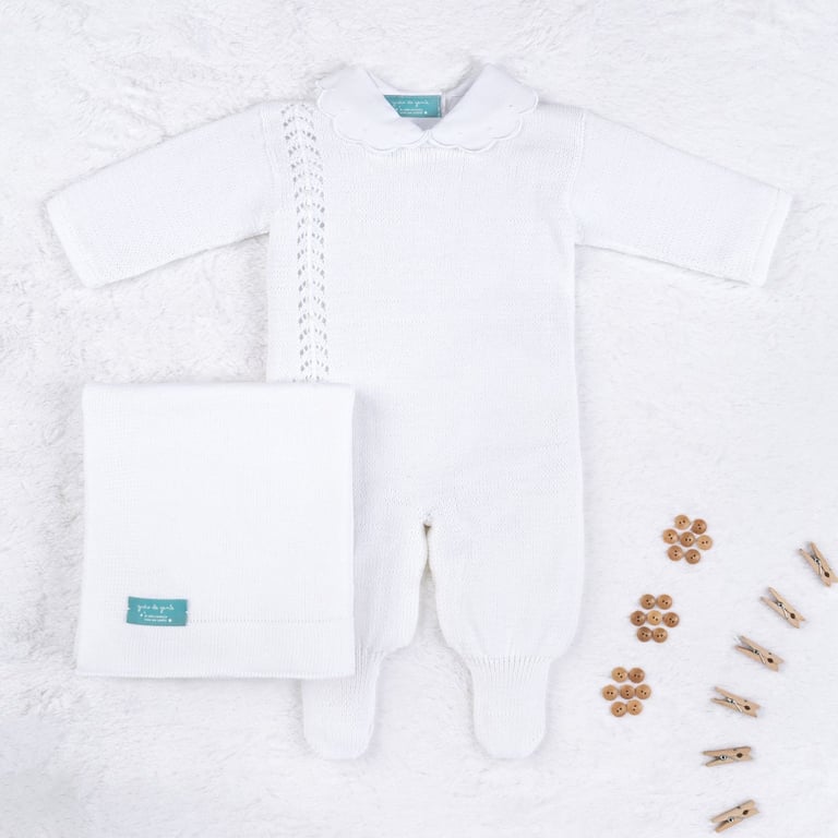 Saída Maternidade Tricot Petit Poá com Pérola Vermelho 03 Peças