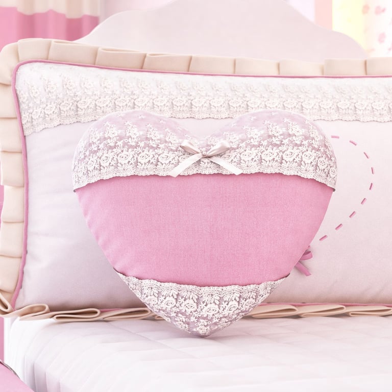 Almofada Coraçãozinho Renda Guipir 30cm