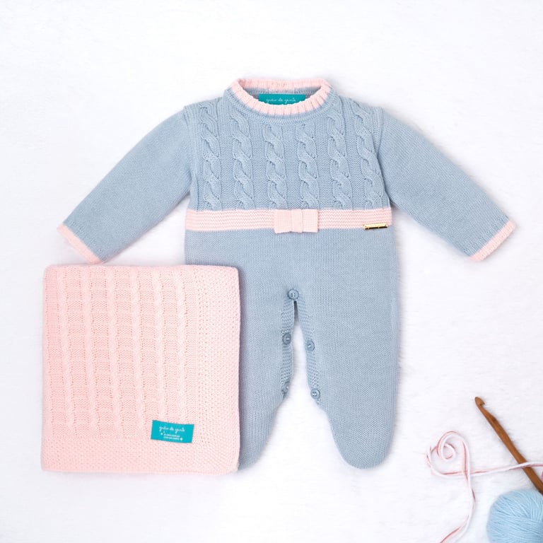 Saída Maternidade Tricot Trança Lacinho Azul e Rosa 02 Peças