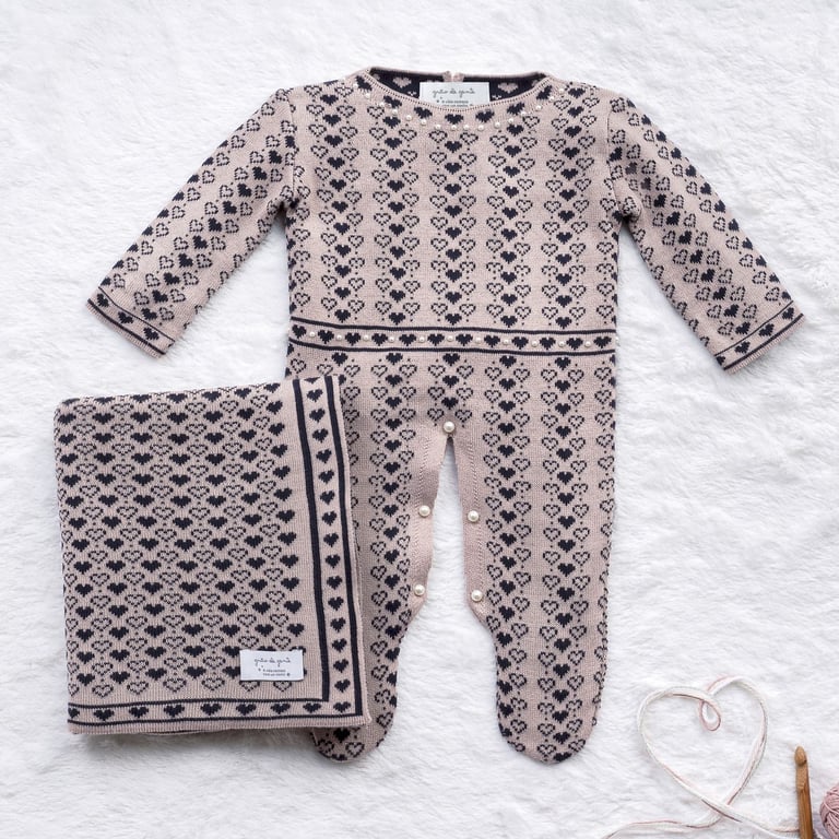 Saída Maternidade Tricot Mademoiselle Coração Nude e Azul Marinho 02 Peças