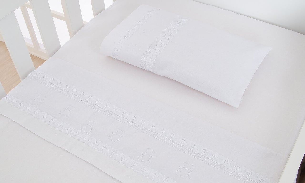 Jogo de Lençol Berço Bordado Ursinho Branco 3 Peças