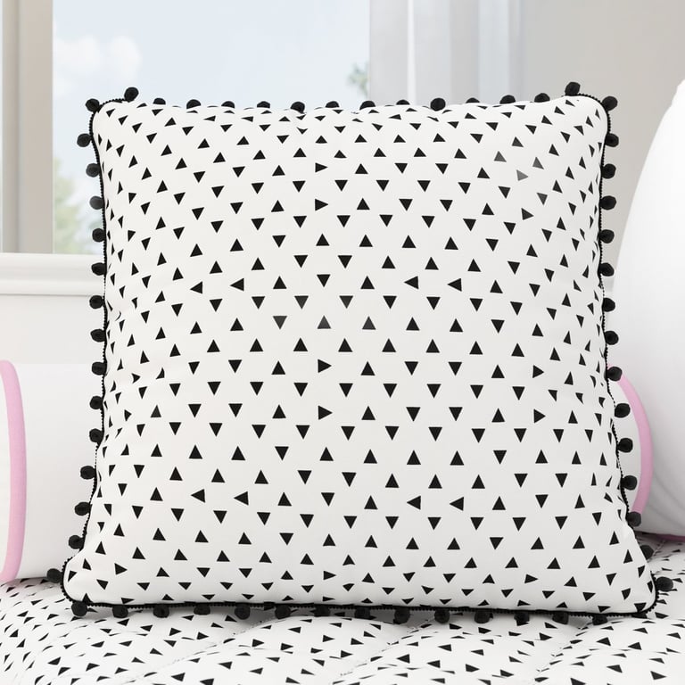 Almofada Quadrada Triângulo Pompom Preto e Branco 38cm