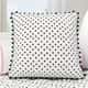 Almofada Quadrada Triângulo Pompom Preto e Branco 38cm - imagem 1