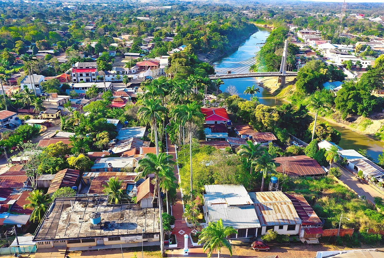Vista aérea de Brasiléia AC, às margens do Rio Acre