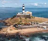 Vista aérea do Farol da Barra em Salvador, Bahia
