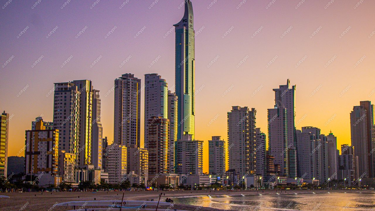 Balneário Camboriú vista aérea ao entardecer