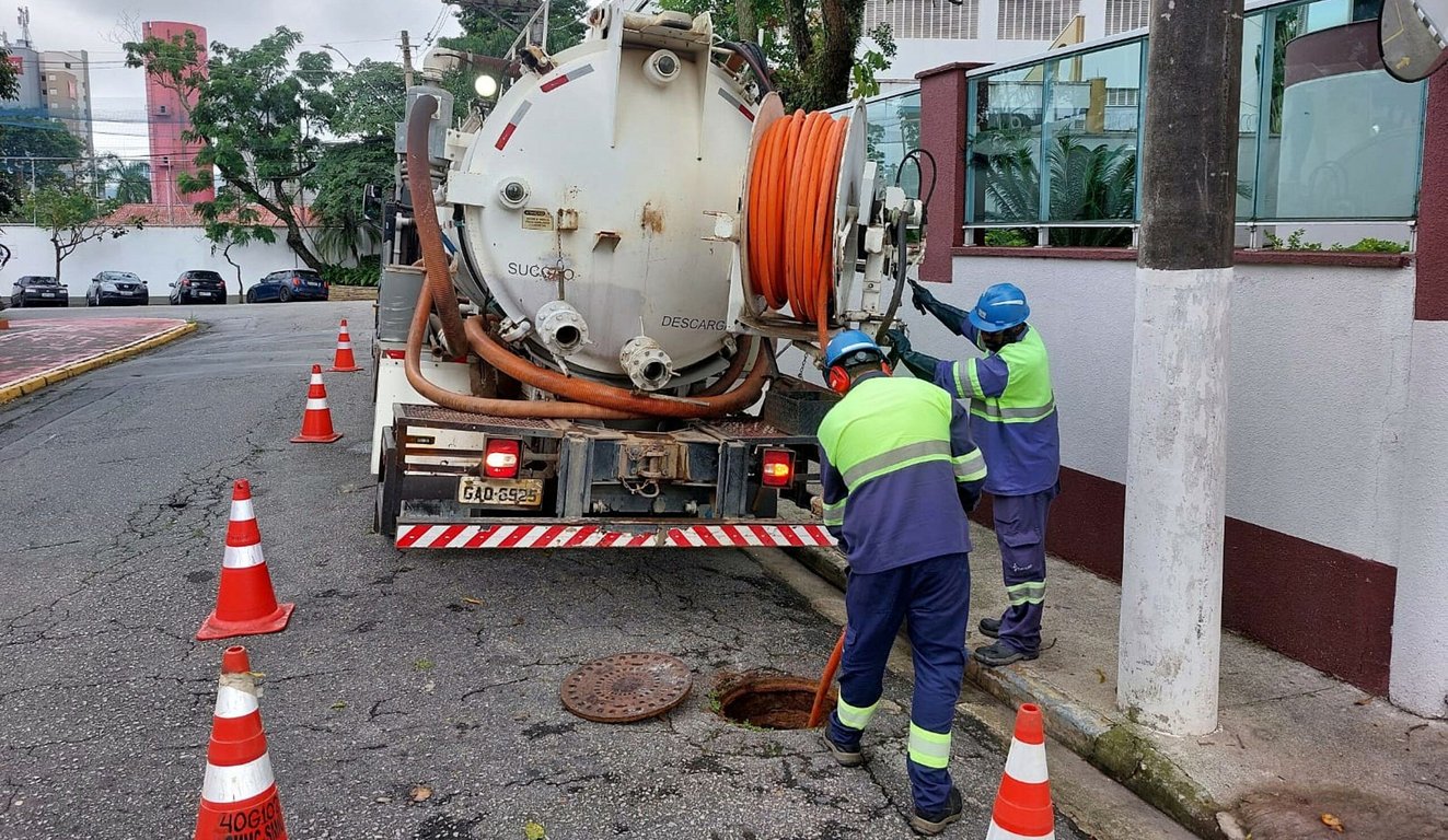 Rotina operacional de serviços de água e esgoto