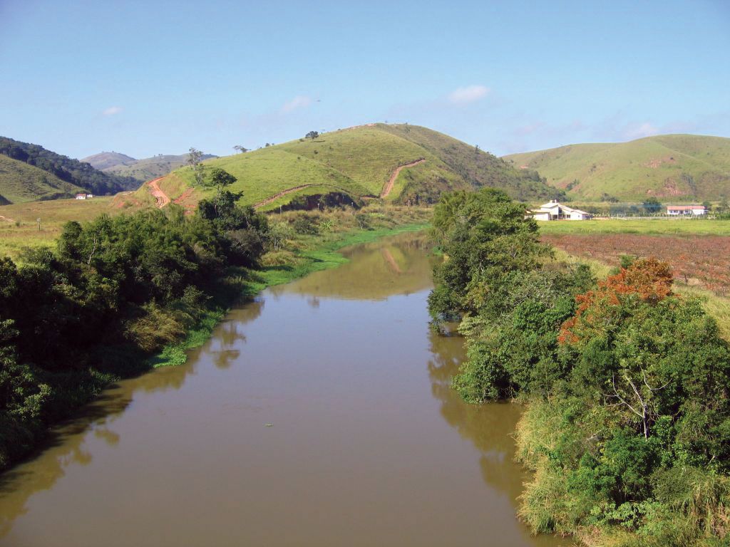 Vista do Vale do Paraíba e do rio Paraíba do Sul