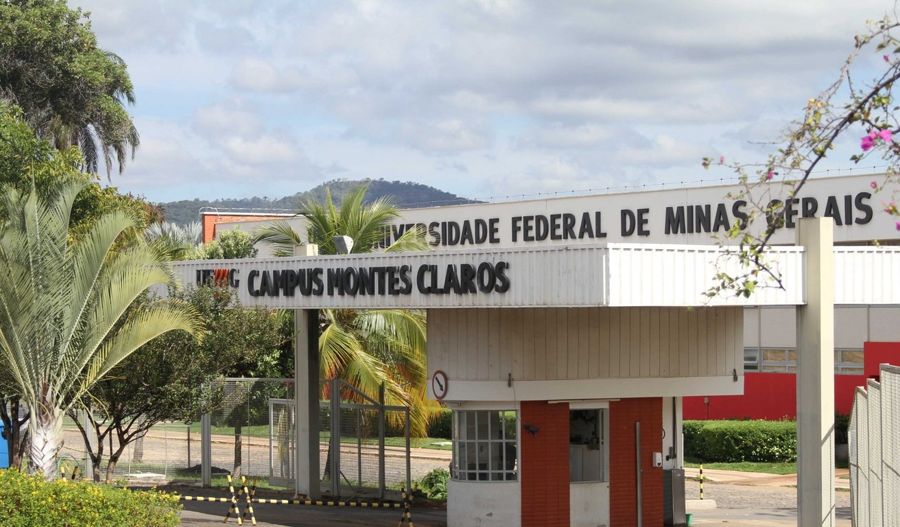 Entrada do campus da UFMG em Montes Claros