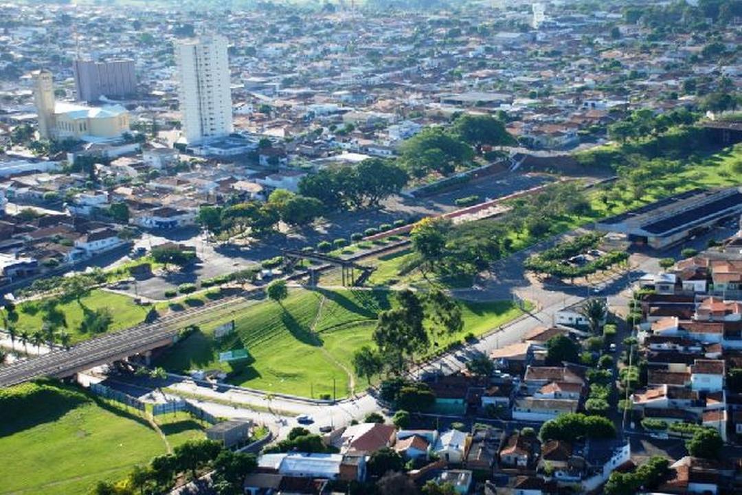 Vista aérea de Adamantina, cidade da Nova Alta Paulista, interior de SP