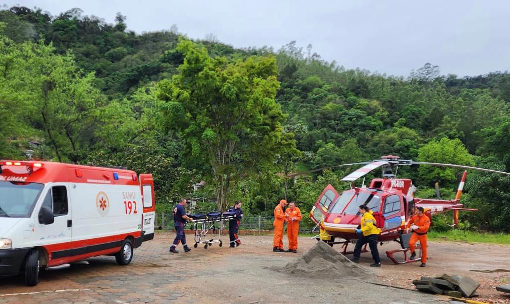 Ambulância do SAMU 192 em operação em Santa Catarina