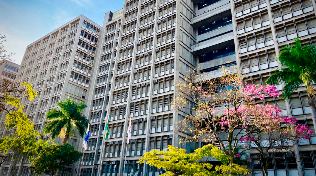 Fachada do campus Maracanã da UERJ