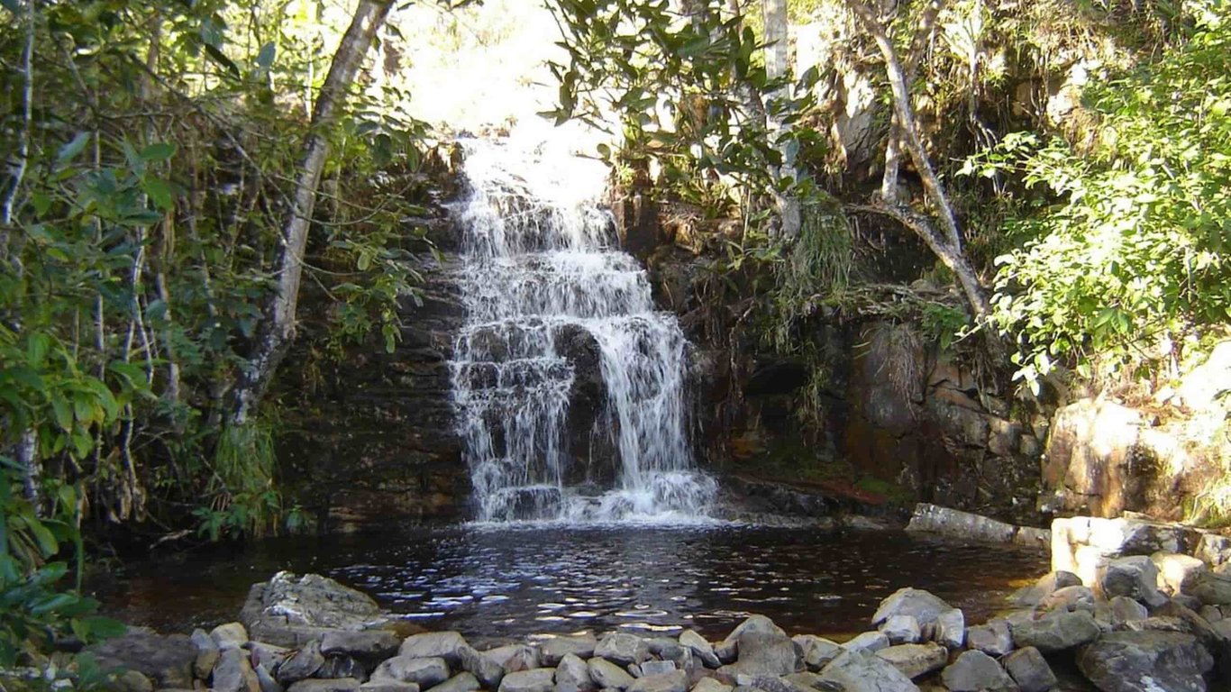 Cachoeira e mata no agreste sergipano, associada ao Parque Nacional da Serra de Itabaiana