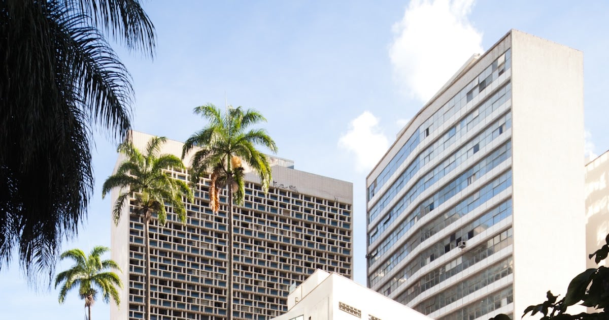 Fachada da Faculdade de Direito da UFMG, na Praça Afonso Arinos, em Belo Horizonte