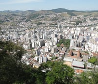 Vista aérea de Juiz de Fora MG, cidade sede da CESAMA.
