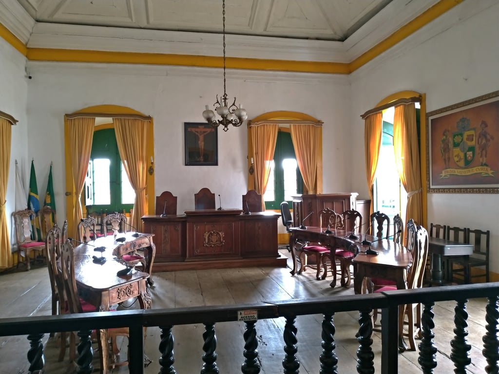 Interior de plenário de Câmara Municipal brasileira