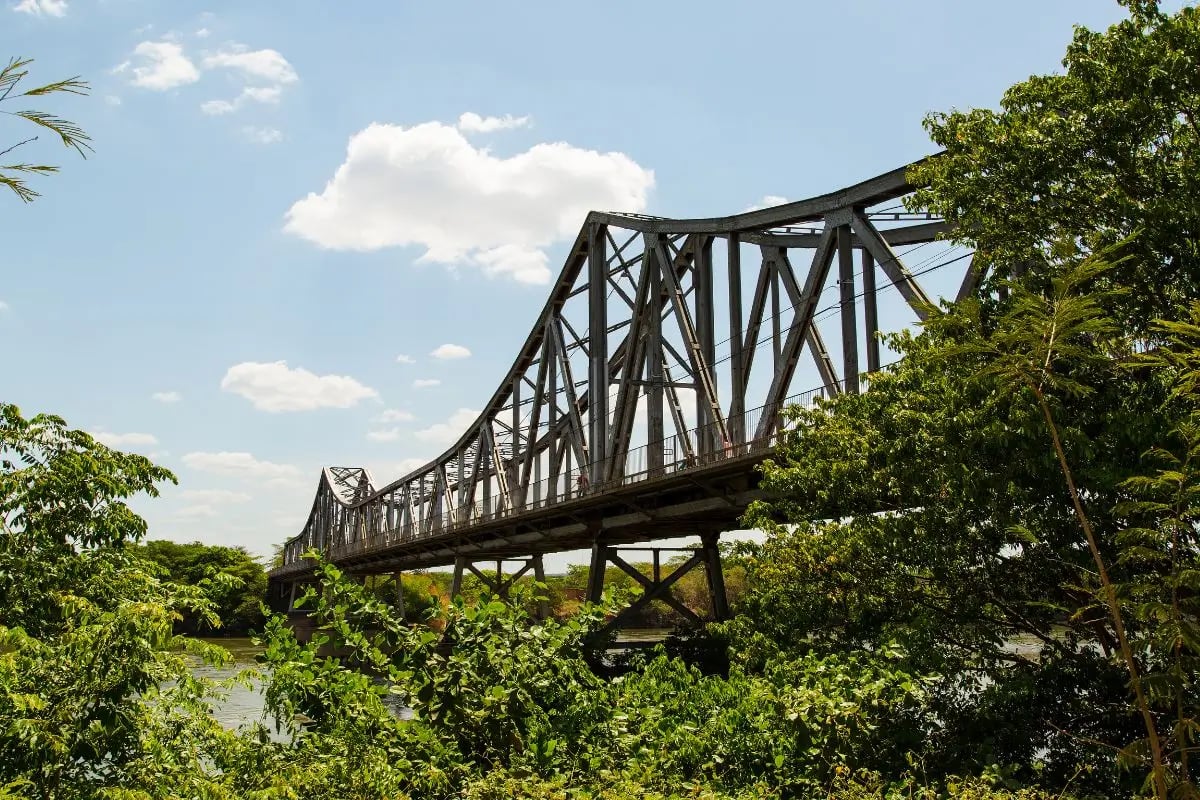 Ponte Estaiada de Teresina ao entardecer