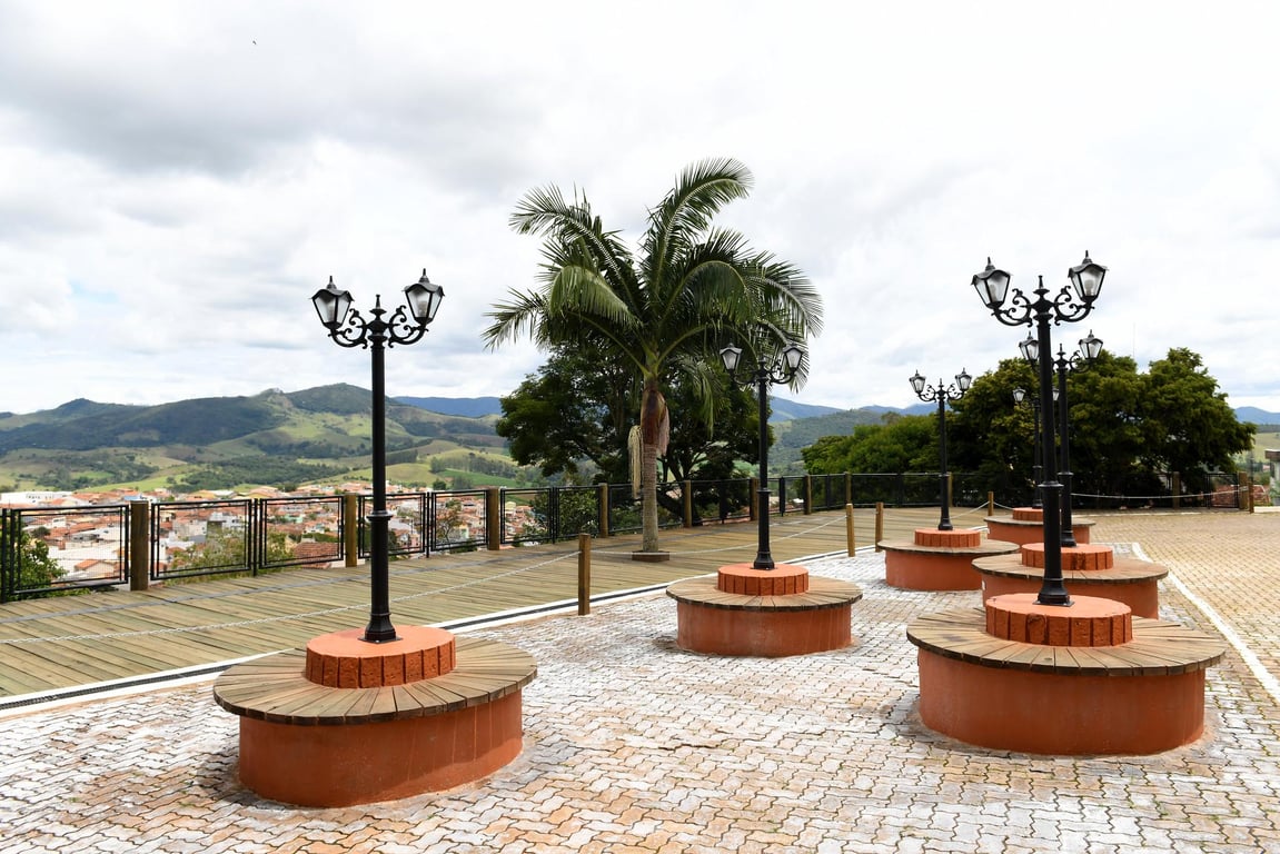 Praça central de Mirassolândia SP, interior de São Paulo