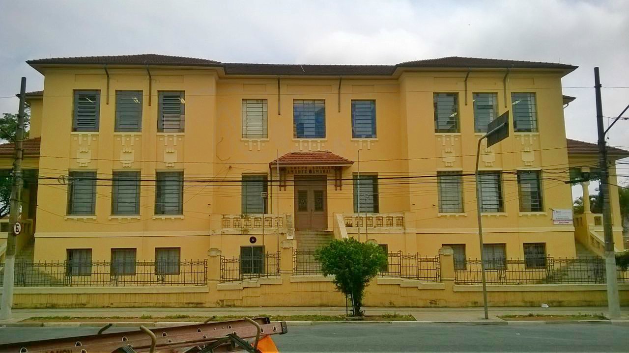 Fachada de escola pública estadual