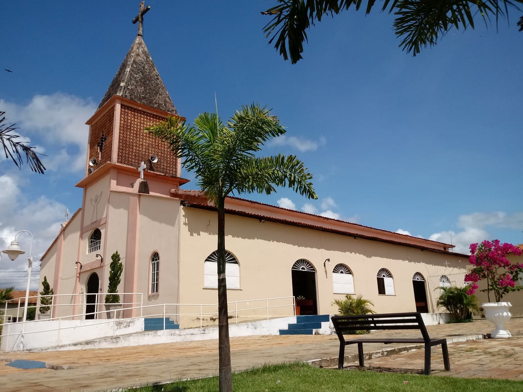 Praça típica no interior do Piauí, cenário semelhante ao de cidades de pequeno porte como Nova Santa Rita
