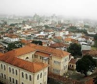 Vista aérea do centro histórico de Guaratinguetá, no Vale do Paraíba.