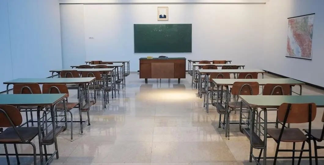Sala de aula do ensino fundamental na rede pública brasileira