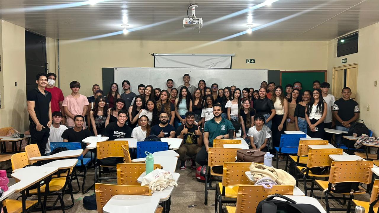 Estudantes em ambiente acadêmico de instituição pública federal