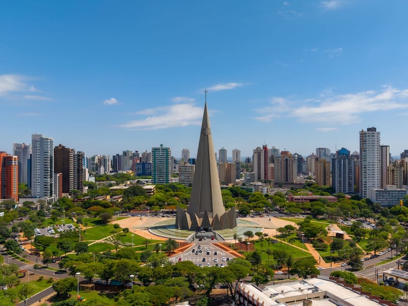 Catedral e skyline de Maringá