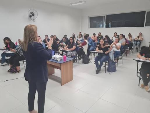Candidatos em sala de prova, imagem ilustrativa de concurso público