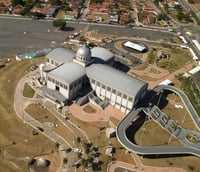 Basílica do Divino Pai Eterno em Trindade GO, onde a UNIFIMES mantém campus.