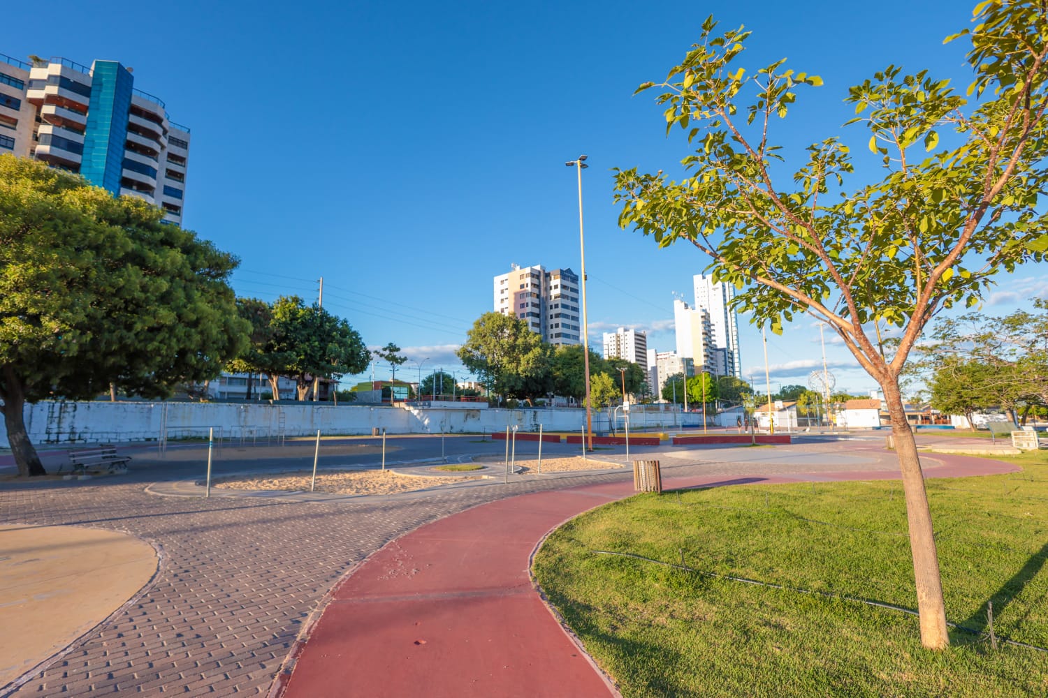Vista urbana de Petrolina PE em dia ensolarado