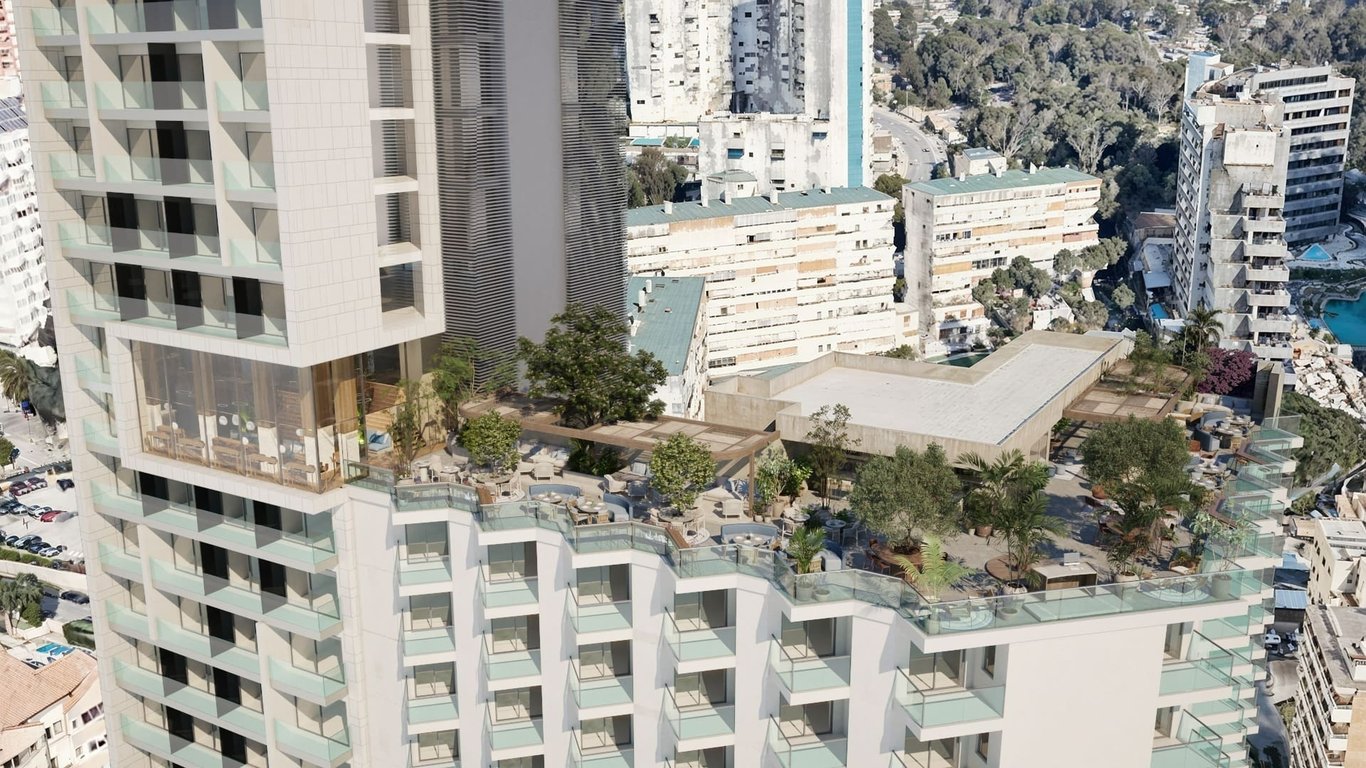 Vista urbana editorial que remete a cidade de médio porte com áreas verdes e eixo viário – imagem ilustrativa da região de Rio Verde (GO)