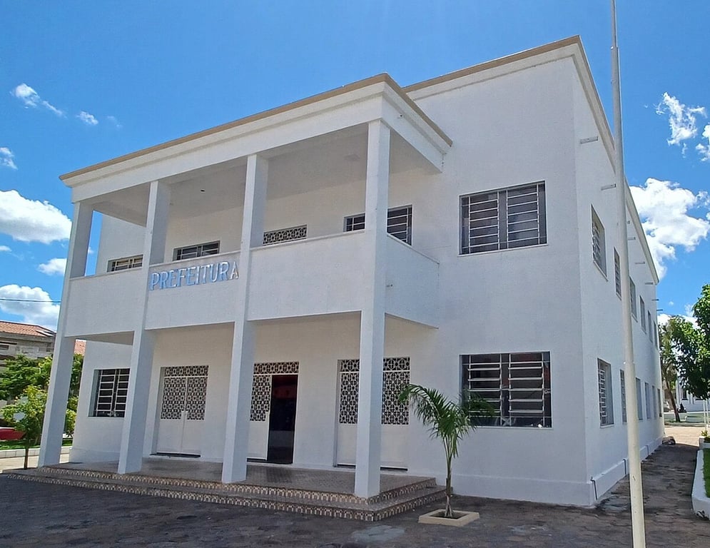 Prédio da Prefeitura Municipal de Cajazeiras PB em dia ensolarado