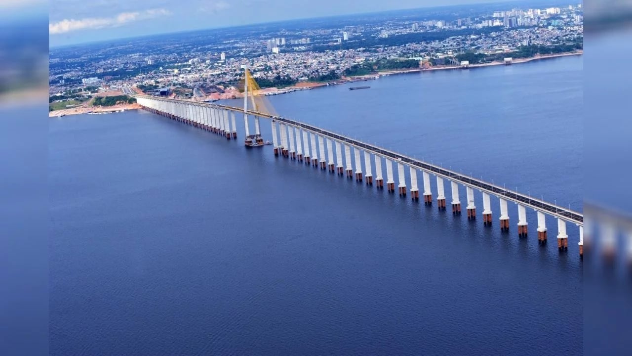 Ponte Rio Negro conectando Manaus a Iranduba ao entardecer