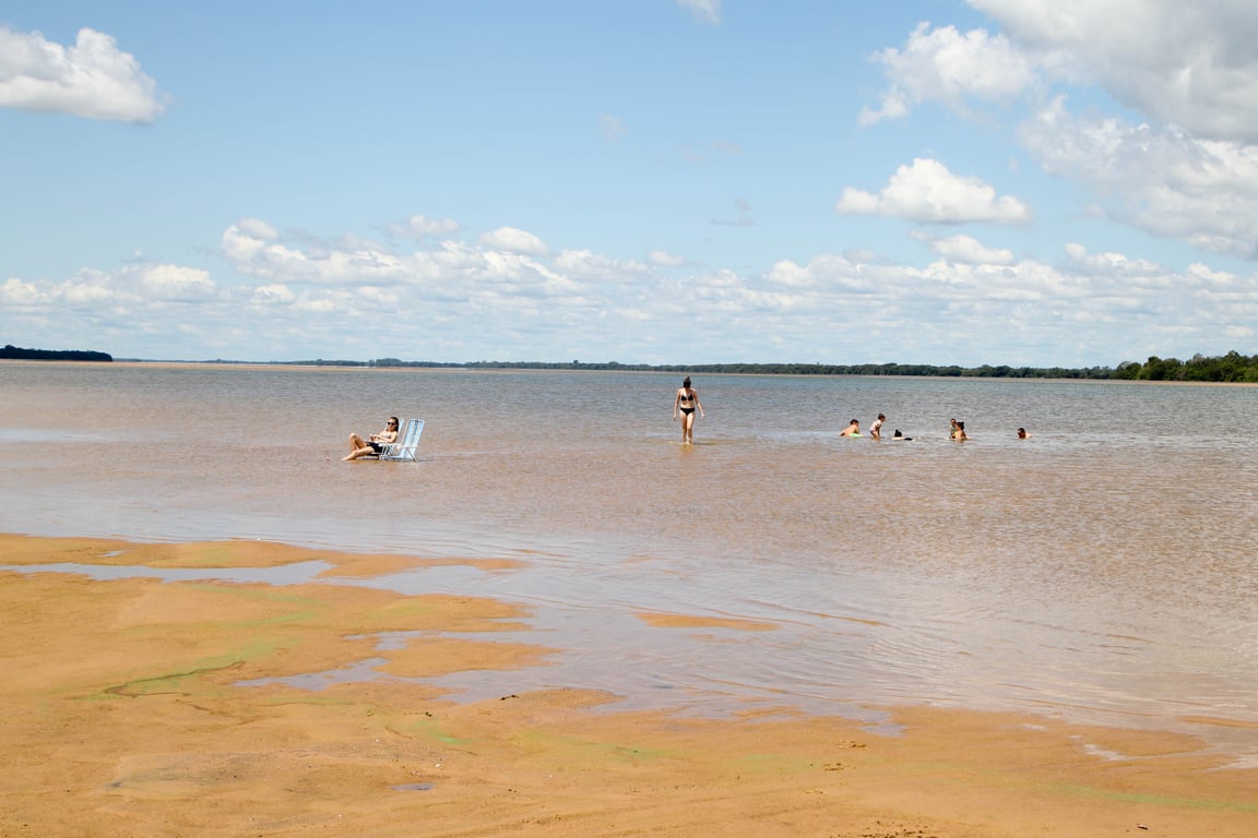 Ilhas e bancos de areia no Rio Paraná, na região do Parque Nacional de Ilha Grande