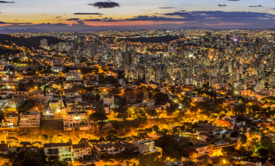 Vista aérea de Barbacena MG ao pôr do sol