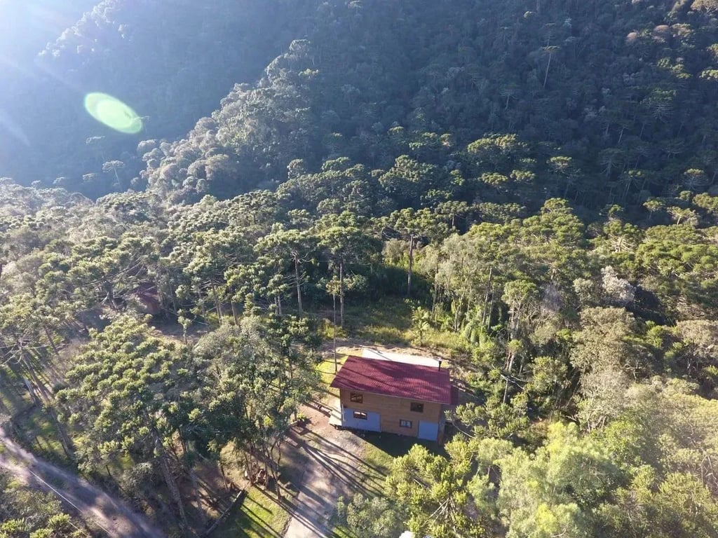 Paisagem rural do Oeste Catarinense, com morros e áreas agrícolas ao fundo
