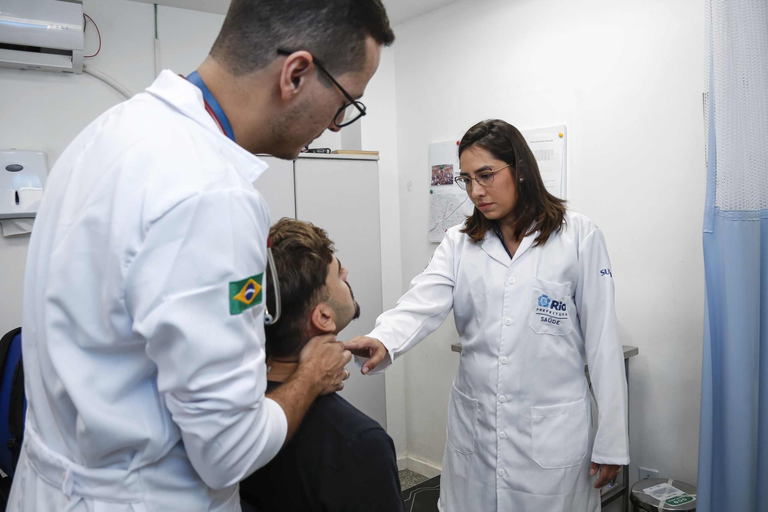 Profissionais de saúde em ambiente hospitalar no Rio