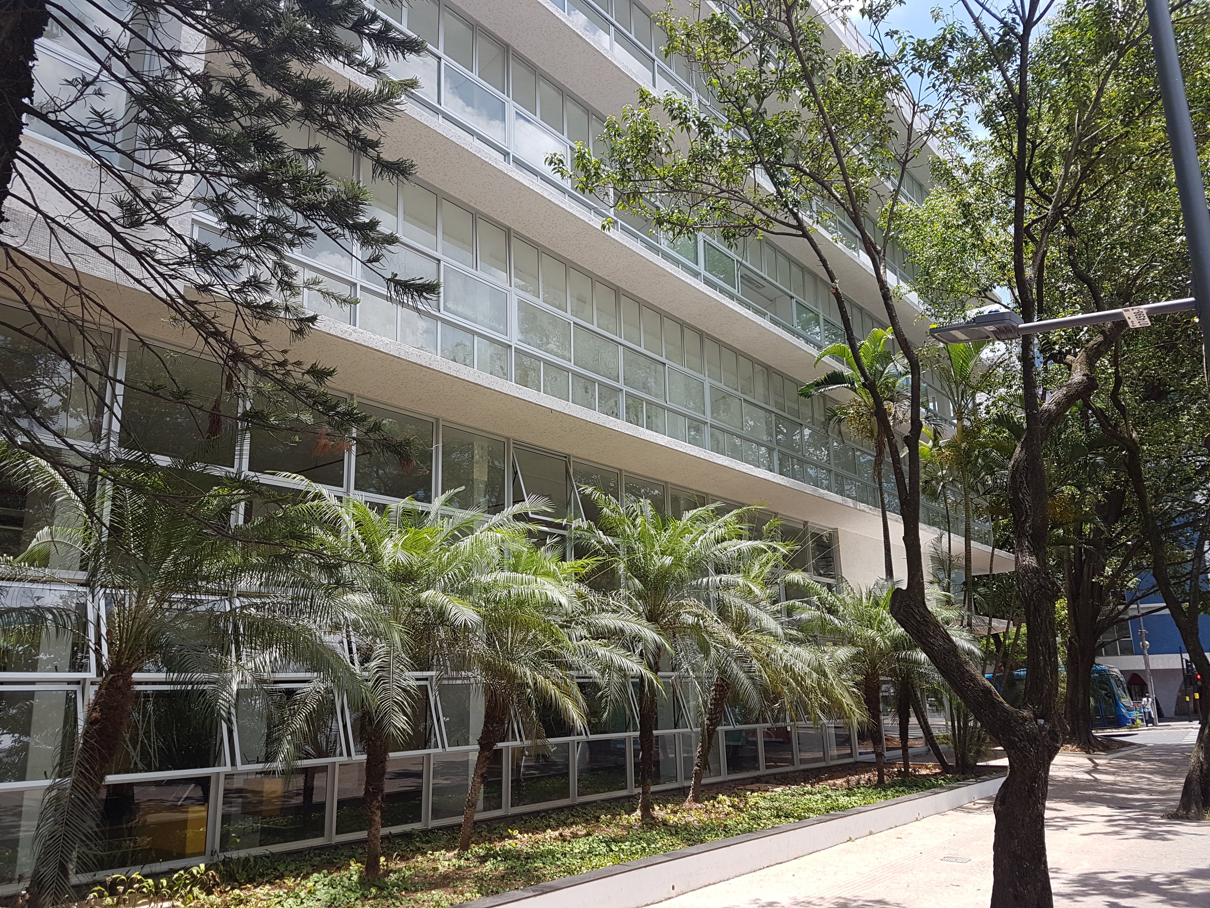 Fachada da UEMG em Belo Horizonte MG