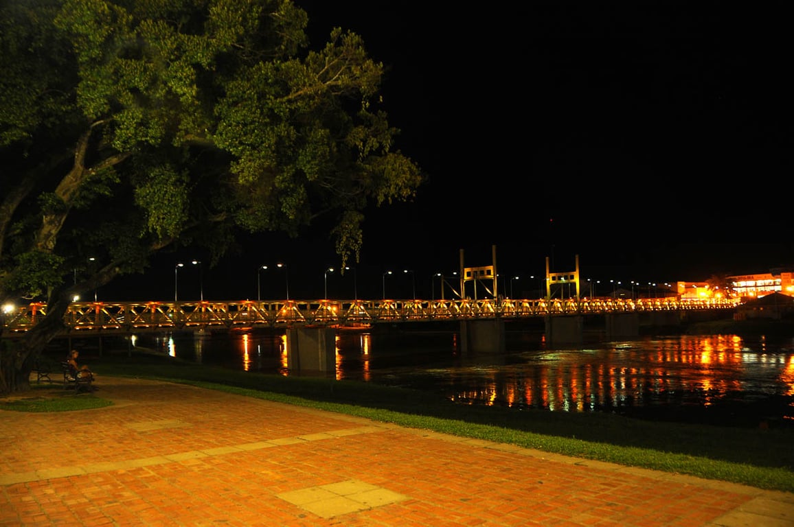 Ponte Joaquim Macedo sobre o Rio Acre, em Rio Branco AC, ao entardecer