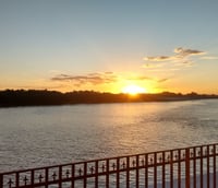 Vista ribeirinha ao entardecer no rio Araguaia, que banha Araguatins TO.