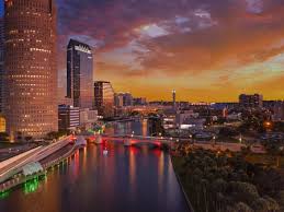 Porto Velho ao entardecer, com o rio Madeira em primeiro plano