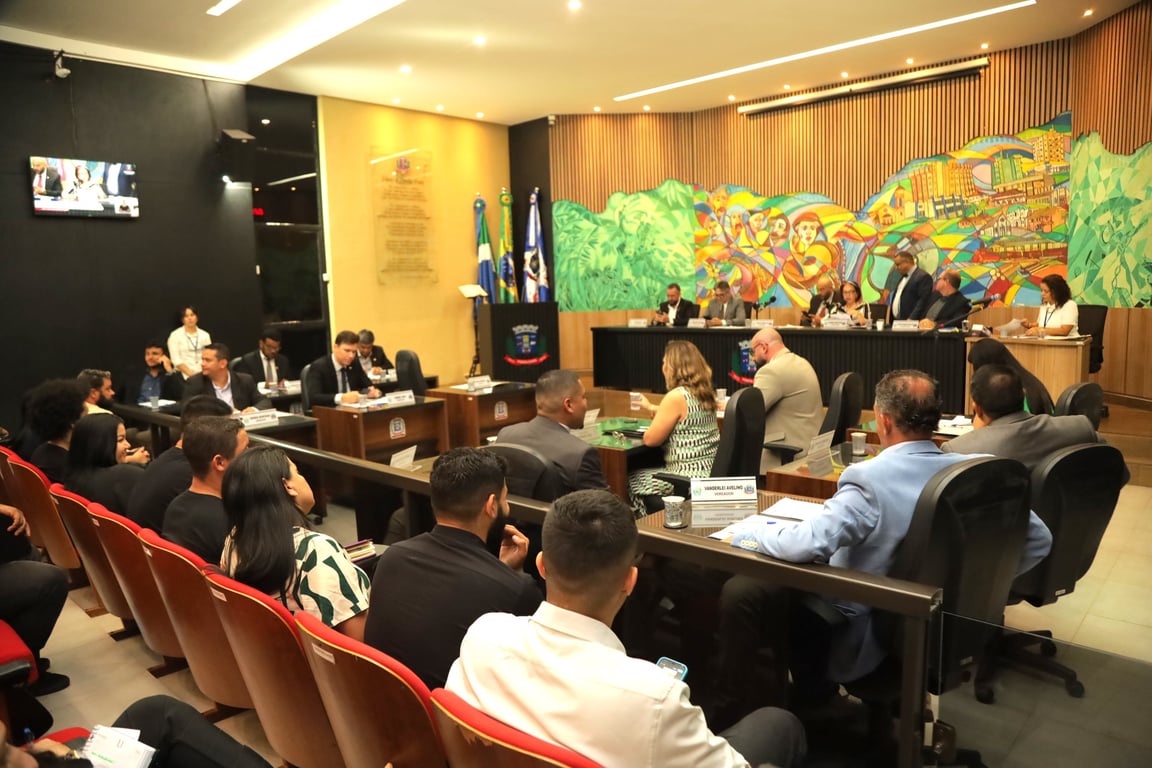 Sessão plenária em câmara municipal brasileira
