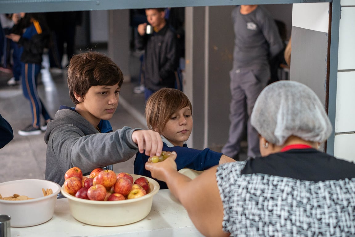 Merenda escolar saudável em escola pública