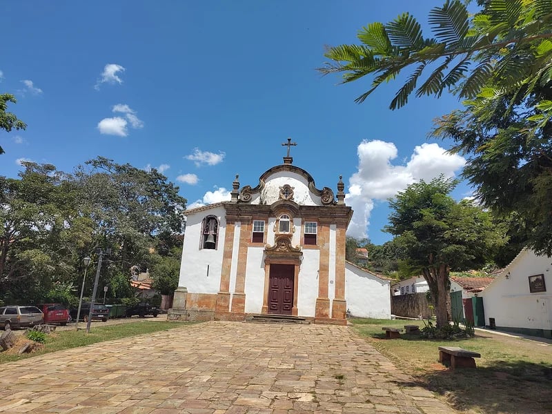 É uma imagem do post com o título Câmara Municipal de Capelinha MG abre concurso com 27 vagas