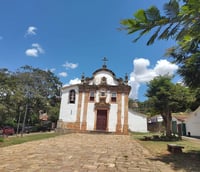 Igreja Matriz e praça central de Capelinha MG, no Vale do Jequitinhonha.