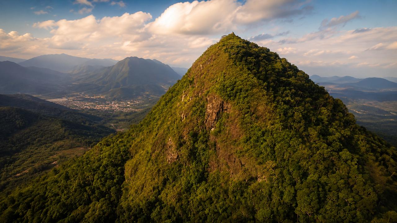 Paisagem de Corupá SC, com morros e vegetação ao fundo