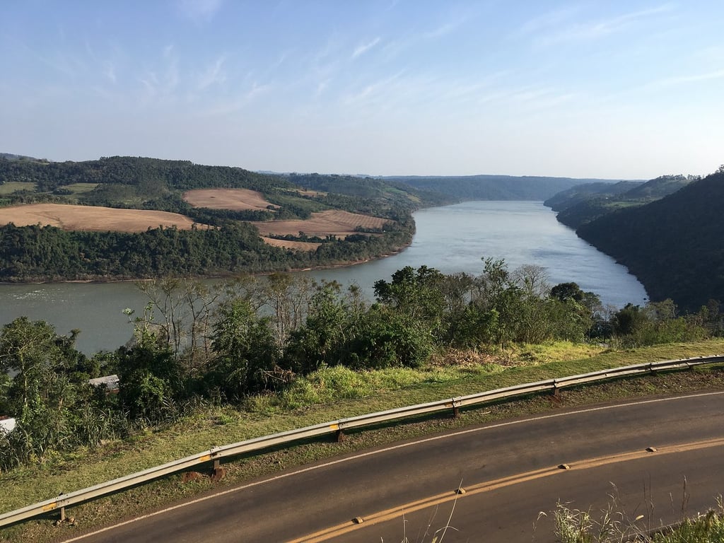 Vista aérea do Rio Uruguai, em Mondaí SC